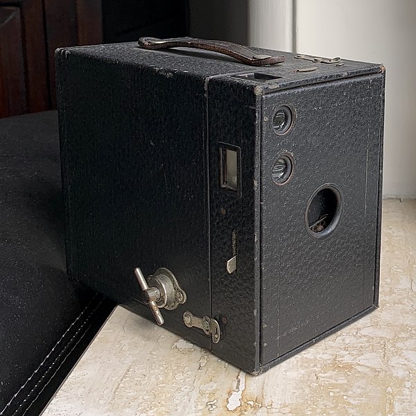 File:Kodak Brownie 2A, Model A.jpg