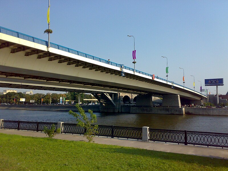 File:Krasnoluzhsky Road Bridge Moscow.jpg