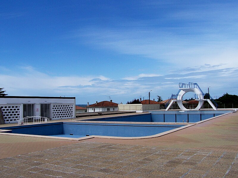 File:La Réole Piscine.jpg