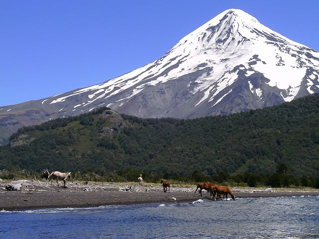 File:LagoTromen.jpg