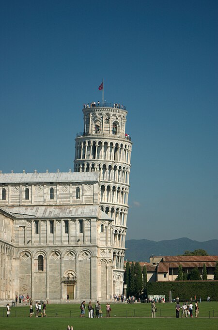 ไฟล์:Leaning Tower of Pisa with Cathedral in foreground.jpg