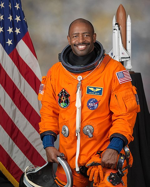 File:Leland Melvin.jpg