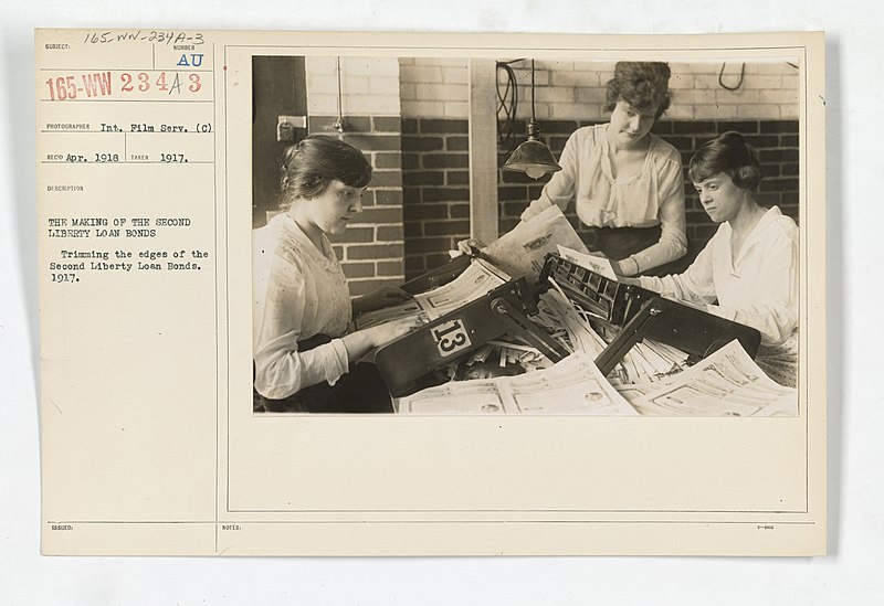 File:Liberty Bonds - Making the Bonds - THE MAKING OF THE SECOND LIBERTY LOAN BONDS. Trimming the edges of the Second Liberty Loan Bonds. 1917 - NARA - 45491384.jpg