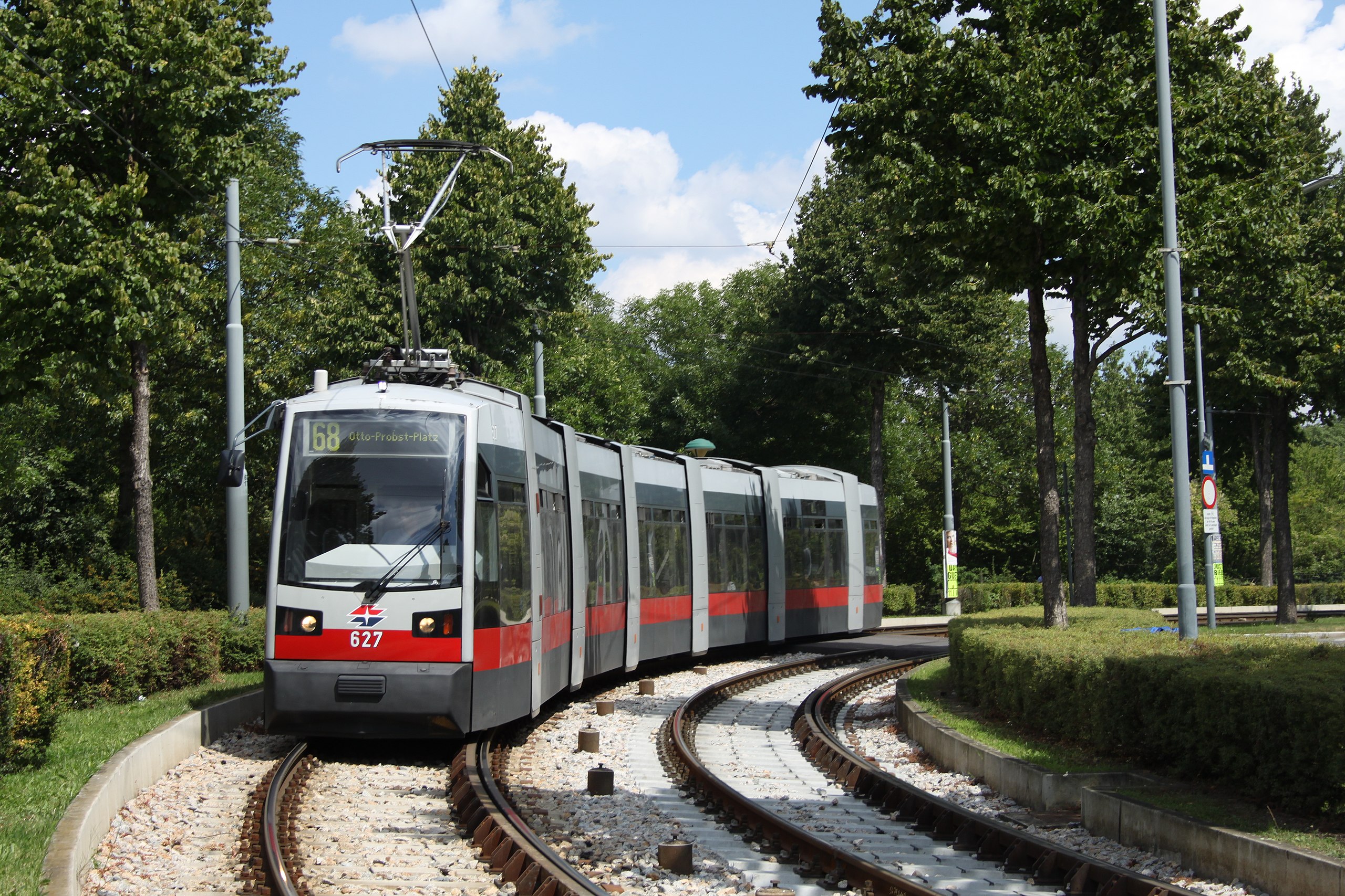 File:Linie 68 Otto-Probst-Strasse 4.JPG - Wikimedia Commons