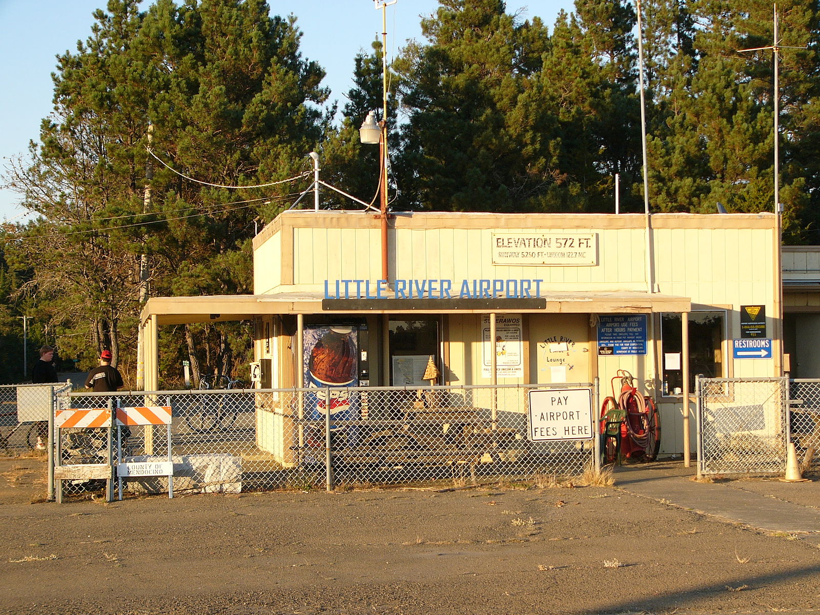 Little airport. Калифорния аэропорт. Quatam River Airport.