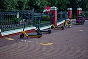 English: Bike and scooter sharing service near Lošycki park. Minsk, Belarus Беларуская: Лошыцкі парк. Мінск, Беларусь Русский: Прокат велосипедов и электросамокатов у стен Лошицкого парка. Минск, Беларусь