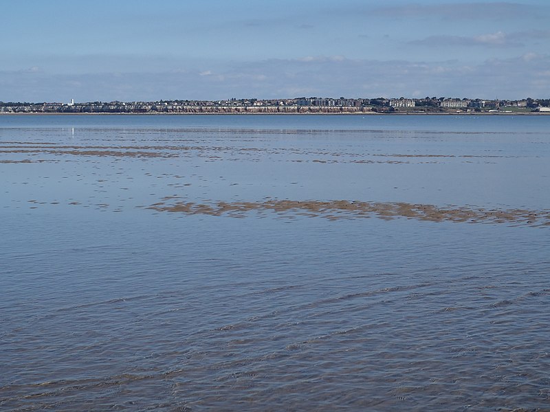 File:Looking back to Hunstanton - geograph.org.uk - 3685702.jpg