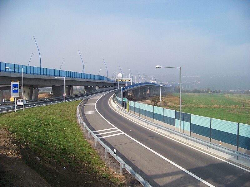 File:MÚK Lahovice a Radotínský most.jpg