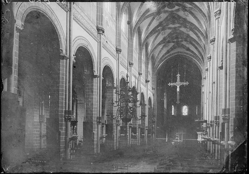 File:Maastricht, Eglise Saint-Servais, intérieur (C Enlart, ca 1900).jpg