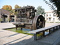 O primeiro mecanismo de instalação idrovora Belli agora na praça de Mezzano Inferiore