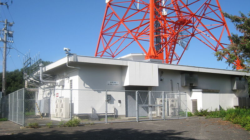 File:Maedayama North radio tower root.jpg