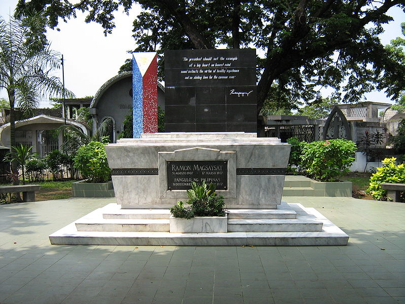 File:Magsaysay Tomb.jpg