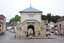 Gemeentehuis en lavoir (openbare wasplaats)