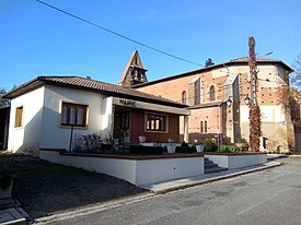 Marignac-Lasclares Mairie et église.jpg
