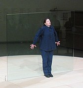 Marina Abramović durante sus siete performance en Seven Easy Pieces (2005), en el Museo Solomon R. Guggenheim