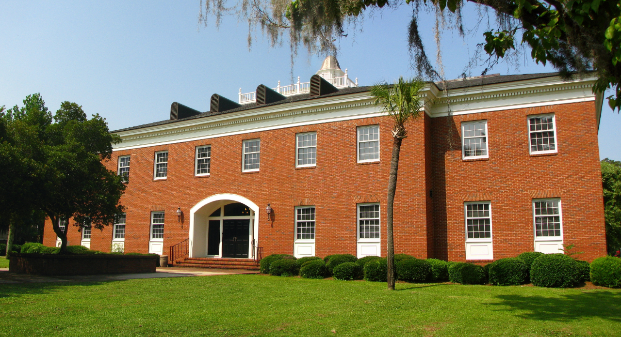 Университет Валдоста. Дом колледж. Valdosta State University фото. Верхушки домов колледж. Zero university