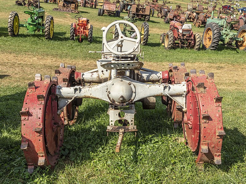 File:Massey-Harris GP 4WD tractor VA3.jpg