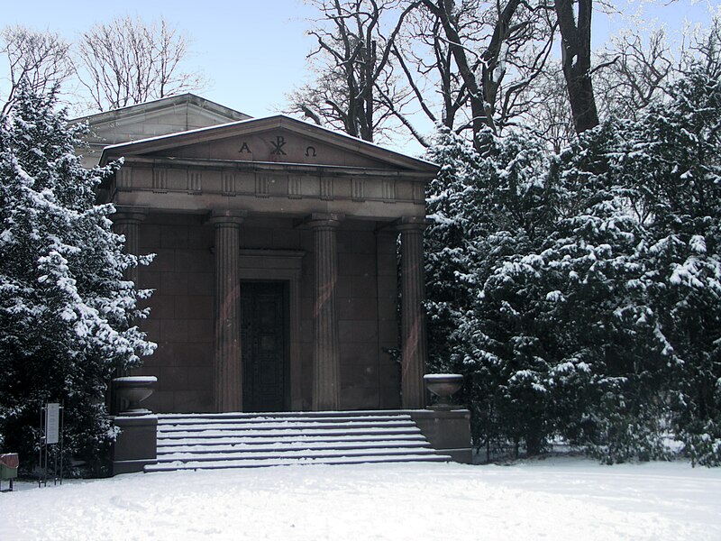 File:Mausoleum Winter 4.jpg