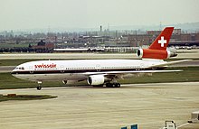 Un DC-10-10 de la Swissair en 1983 à Londres-Heathrow.