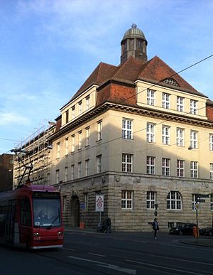 Gymnasium: Wortherkunft, Historisches, Struktur von Gymnasien