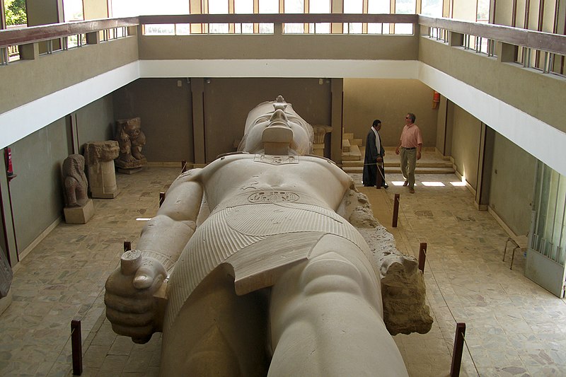 File:Memphis, Statue of the pharaoh Rameses II, Ancient Egypt.jpg