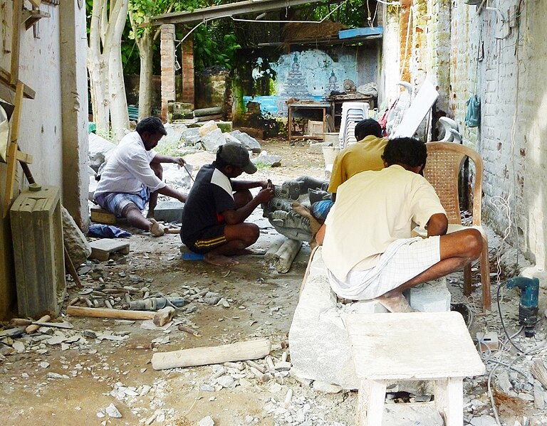 File:Men carving stone idols or murti. Mahabalipuram. 2010.jpg