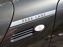 Détail du logo sur l'aile avant d'une Mini Cooper Park Lane 2005 Royal Grey