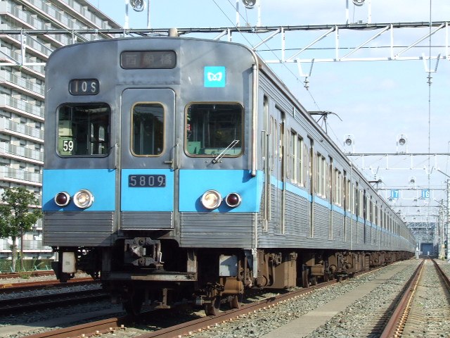 Tozai Line stainless steel 5000 series at Fukukawa Depot in December 2006