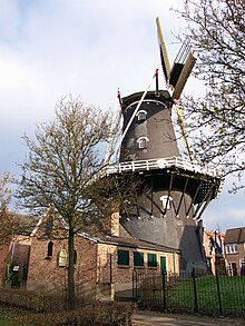 Bestand:Molen_De_Kroon_Arnhem_met_paardenstal.jpg