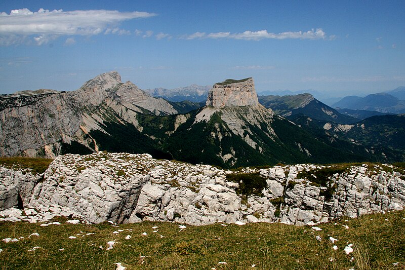 File:Mont Aiguille CLH.jpg