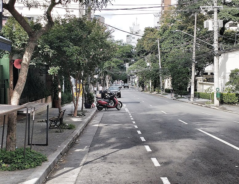 File:Mundo de entrega - André Udlis - vista da esquina.jpg