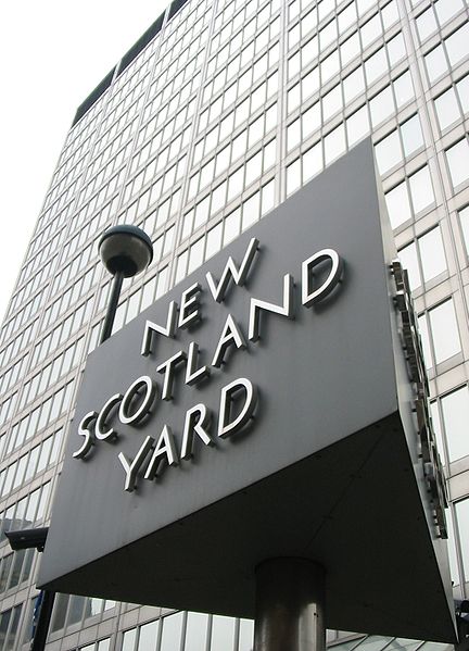 File:New Scotland Yard sign 4.jpg