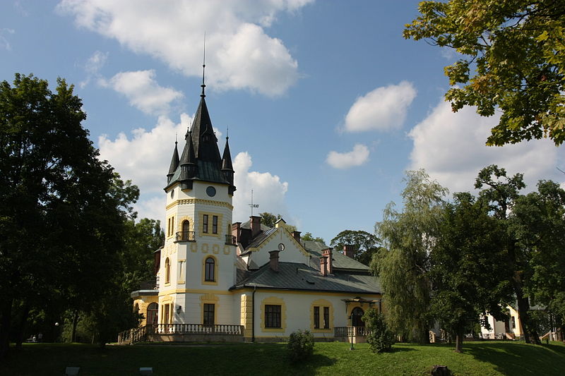 File:Olszanica - Palace 07.jpg