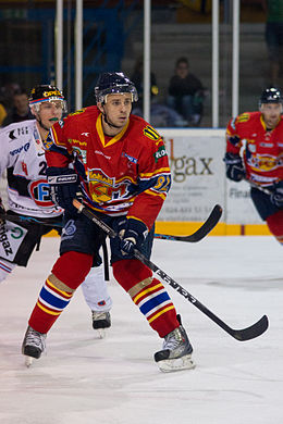 Popis obrázku Ondrej Otčenáš - Fribourg-Gottéron vs.  HKM Zvolen, 24.08.2010.jpg.