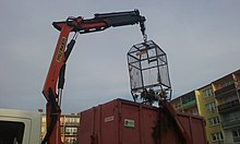 Emptying of segregated rubbish containers in Tomaszow Mazowiecki, Poland Oproznianie klatki na odpady z tworzyw sztucznych w 60-tysiecznym Tomaszowie Mazowieckim.jpg