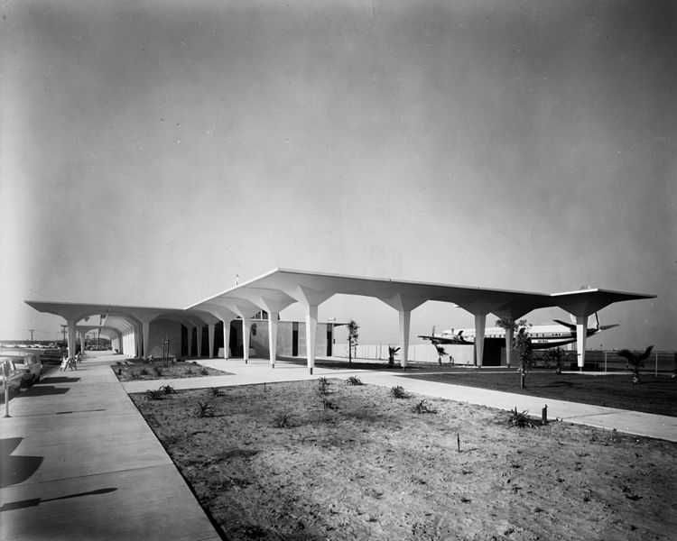 File:Orange County Airport terminal, circa 1967.jpg