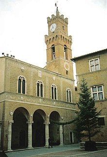 Altra veduta del Palazzo del Comune