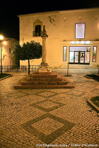 File:Pelourinho de Moura - Portugal (9465403013).jpg