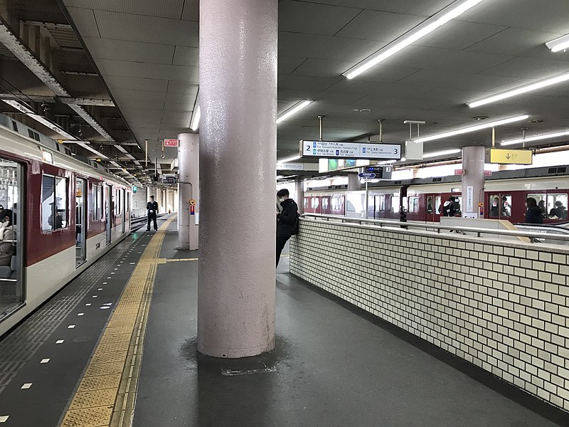 File:Platform of Fuse Station (Osaka Line).jpg