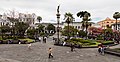 Centro de la plaza.