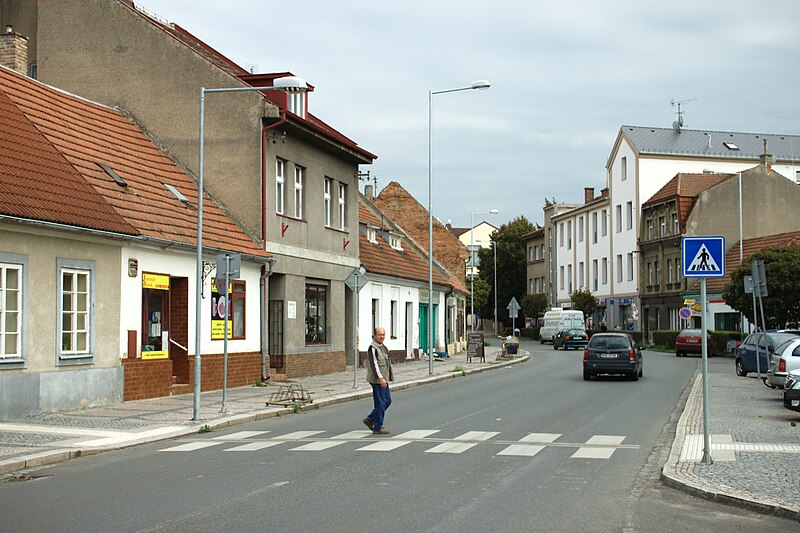 File:Poděbrady, Husova.jpg