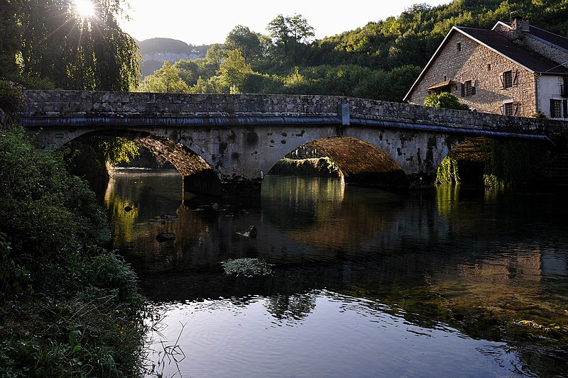 File:Pont sur la Loue, Mouthier-Haute-Pierre 01 09.jpg