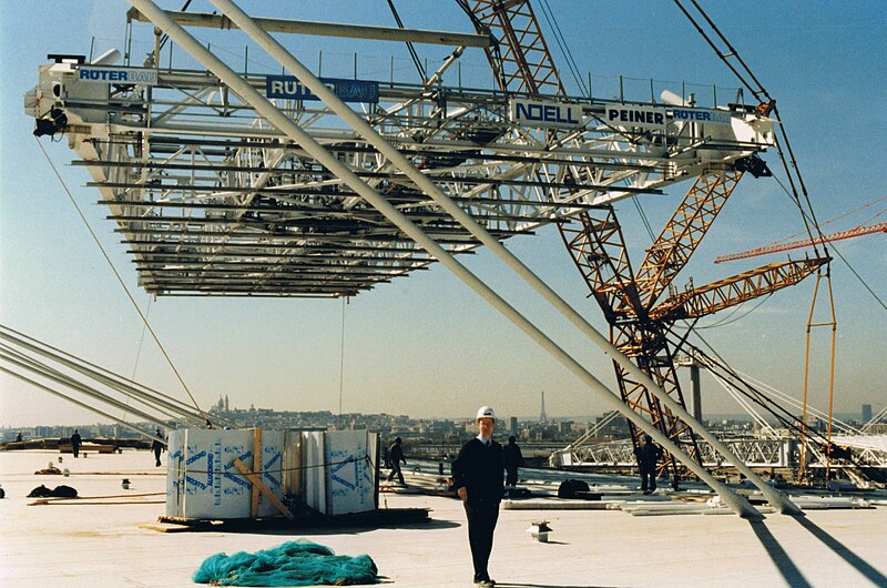 File:Pose du dernier troncon de la toiture du stade de france.jpg