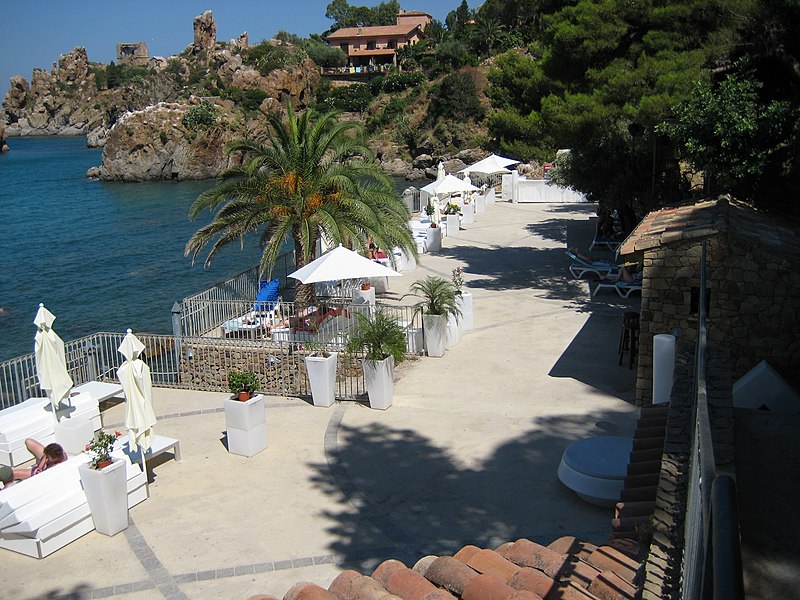 File:Private beach Le Calette - panoramio.jpg