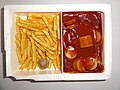 Currywurst und Pommes frites, aufgewärmt