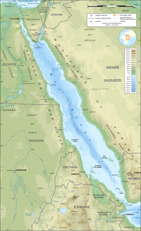 Mapa topográfico del Mar Rojo con Itbay en su costa occidental etiquetada como "Colinas del Mar Rojo".