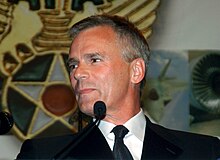 Richard Dean Anderson, acteur jouant ce rôle dans les séries.