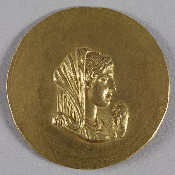 File:Roman - Medallion with Olympias - Walters 592 - Obverse.jpg