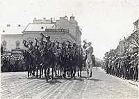 Romanian troops (Regiment 16 Dorobanti "Falticeni") marching in Cluj, 1918 Romanian troops in Transylvania.jpg