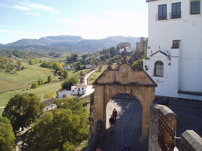 File:Ronda-Puerta de Felipe V.jpg